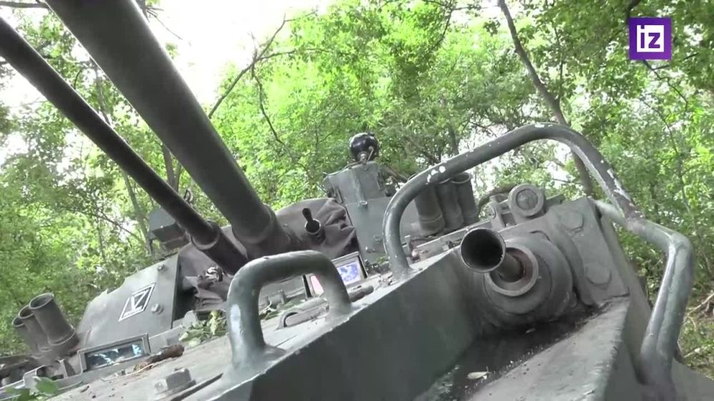 Корреспондент "Известий" Кирилл Ольков показал работу бронегруппы морских пехотинцев в ходе СВО