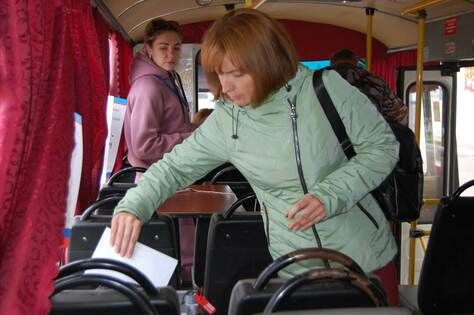 Жители Стаханова показывают высокую явку на референдуме несмотря на угрозу обстрелов – УИК