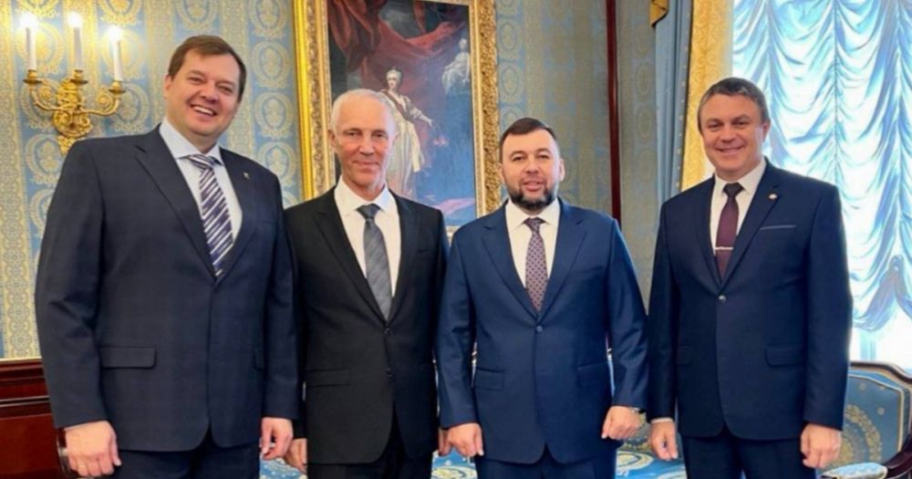 Главы ДНР, ЛНР и освобожденных территорий сделали совместное фото