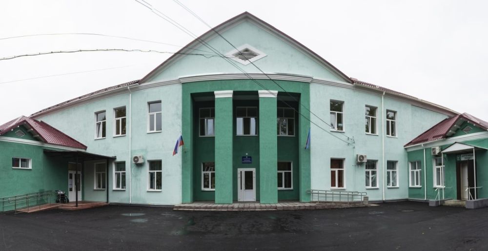 Московские строители завершают восстановление больницы в Счастье