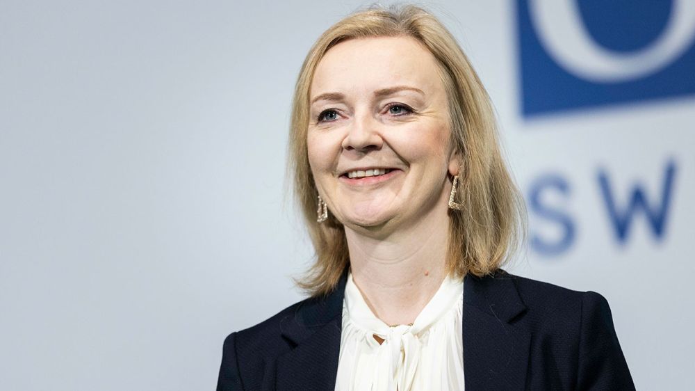 «С нас хватит!»: британцы набросились на Трасс за угрозы в адрес Путина