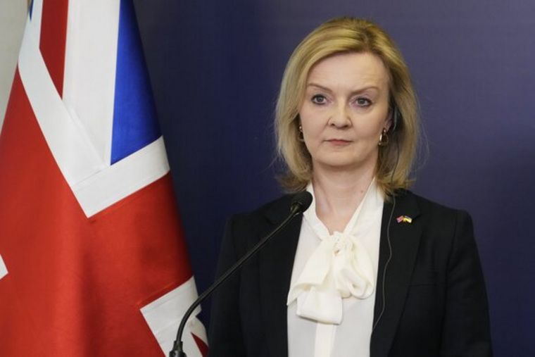 Британцы накинулись на Трасс после ее слов о новых санкциях против России