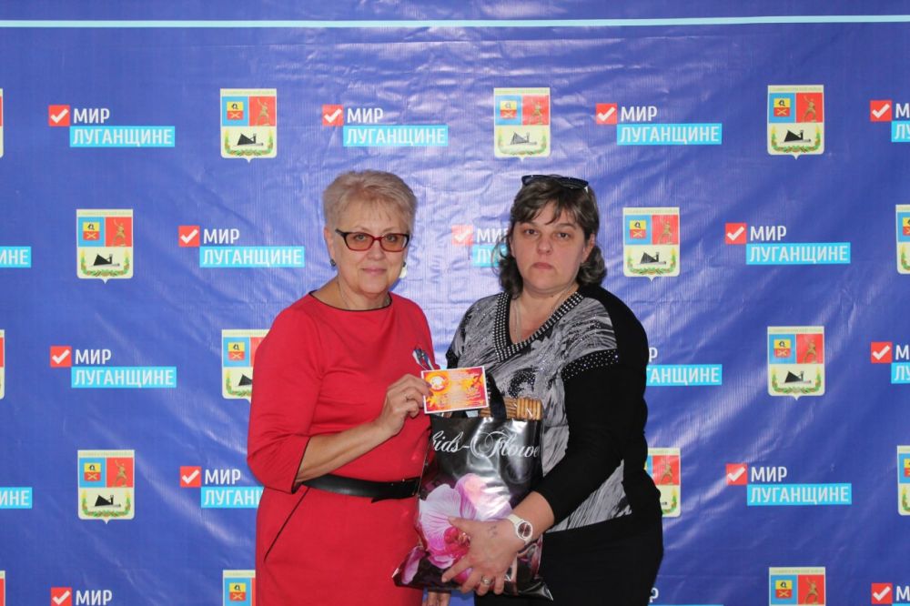 ПРЕДСЕДАТЕЛЬ СОВЕТА ЖЕНЩИН ПРИ АДМИНИСТРАЦИИ РАЙОНА ПОЗДРАВИЛА ВЕТЕРАНОВ ТРУДА С ДНЁМ ПОЖИЛОГО ЧЕЛОВЕКА