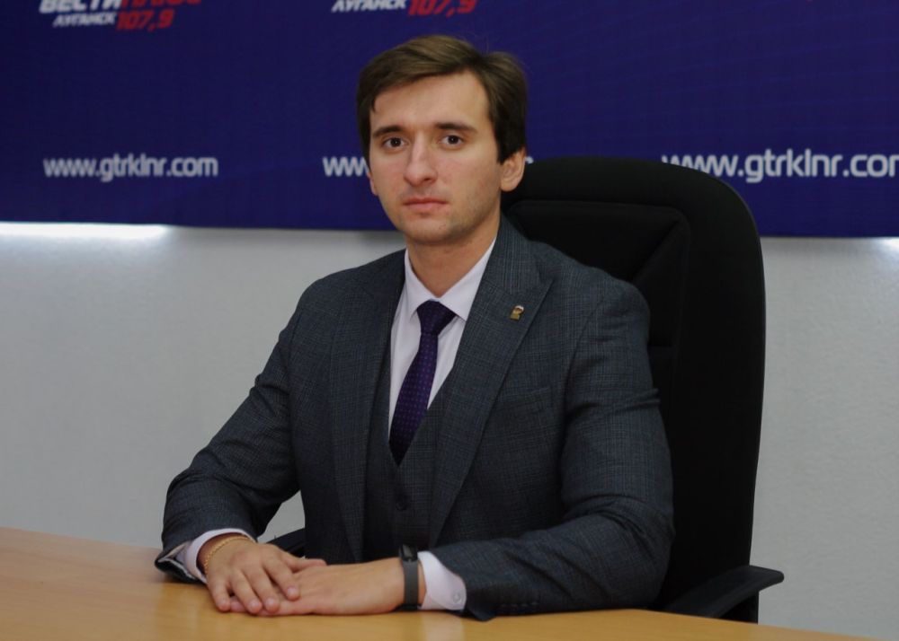 Председатель Молодёжного парламента ЛНР Андрей Самойлов рассказал об открытии регионального отделения «Единой России» в Луганске