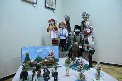 Выставка работ мастеров народного творчества из Станицы Луганской открылась в столице ЛНР