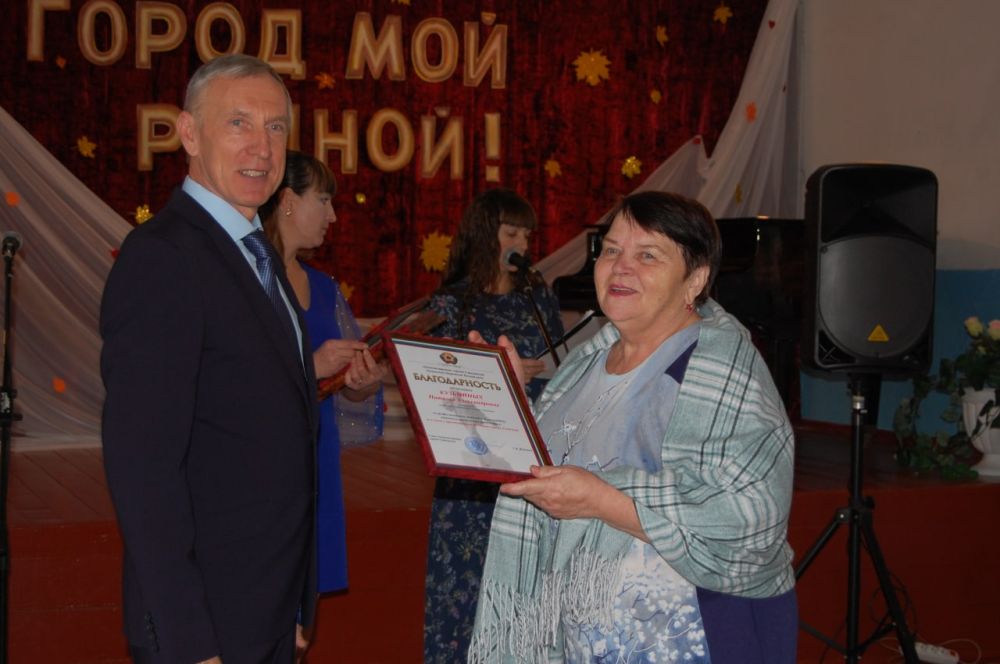 Сергей Жевлаков поздравил жителей Алмазной с 45-летием со дня присвоения населенному пункту статуса города