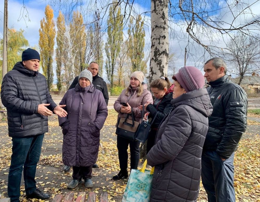 Заместитель Председателя Народного Совета ЛНР Олег Коваль провел встречи с работниками системы образования городов Золотое и Горское
