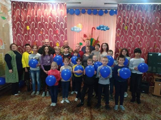 Депутаты Народного Совета ЛНР Елена Рахмукова и Ирина Андрух совместно с представителями Следственного комитета РФ и...