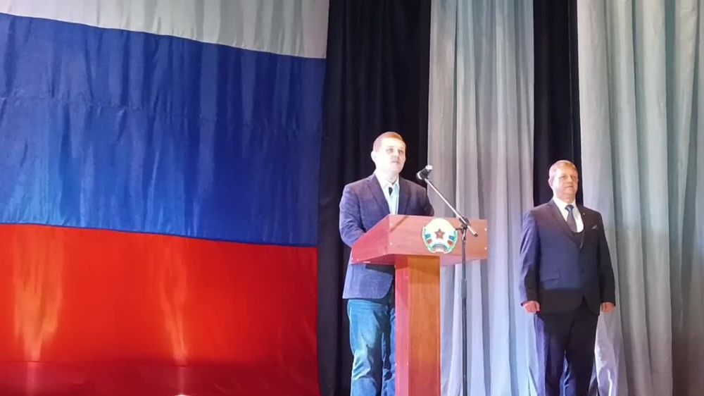 Евгений Морозов: В стенах Дворца культуры, в торжественной обстановке поздравил присутствующих с Днём Народного Единства