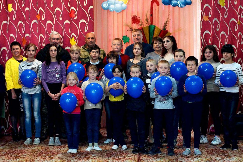 Представители общественности и власти передали гумпомощь в реабилитационный центр Антрацита