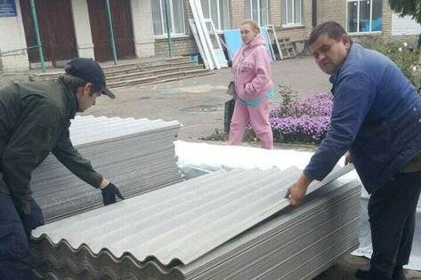 Депутат передала стройматериалы для ремонта домов жителям Первомайска и Горского