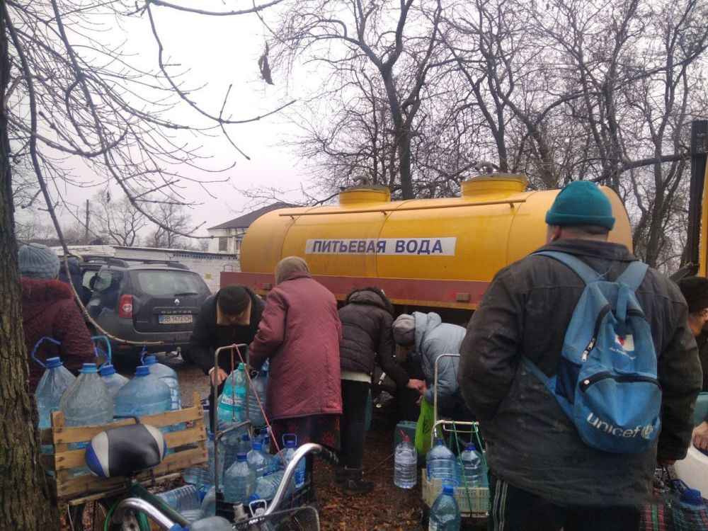 Сергей Колягин: Сегодня спецтранспортом коммунальных предприятий города, а также предприятий, выполняющих строительные работы на территории города и административно подчинённых населённых пунктов, был осуществлён подвоз воды жителям города Золотое