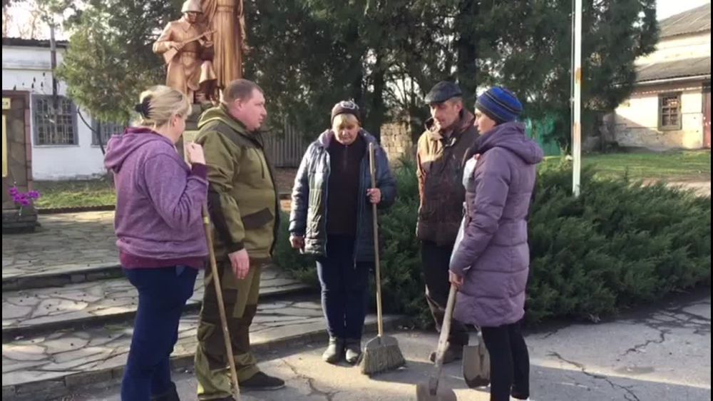 В ОПОЖД Г.МИУСИНСК АДМИНИСТРАЦИИ КРАСНОГО ЛУЧА ПРОДОЛЖАЮТСЯ РАБОТЫ ПО БЛАГОУСТРОЙСТВУ ТЕРРИТОРИИ