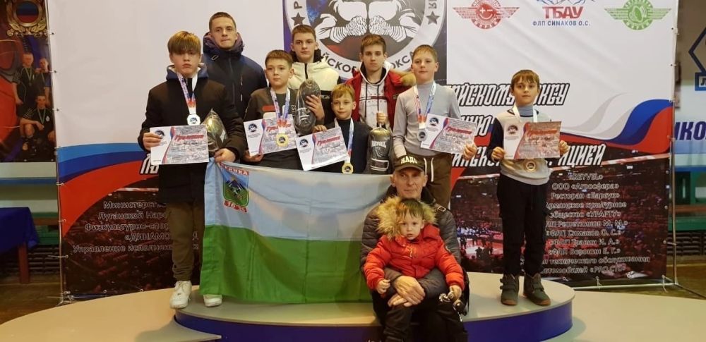 Евгений Морозов: Спортсмены Брянки не перестают радовать! 26-27 ноября в луганском спорткомплексе "Динамо" состоялся Первый традиционный турнир по тайскому боксу, посвященный воссоединению Луганской Народной Республики и России