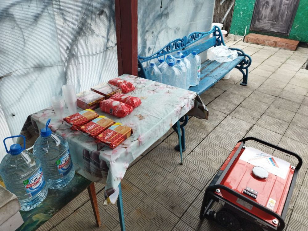 Сергей Колягин: Сегодня на территории посёлков города Золотое, где отсутствует электроэнергия и газоснабжение сотрудниками...