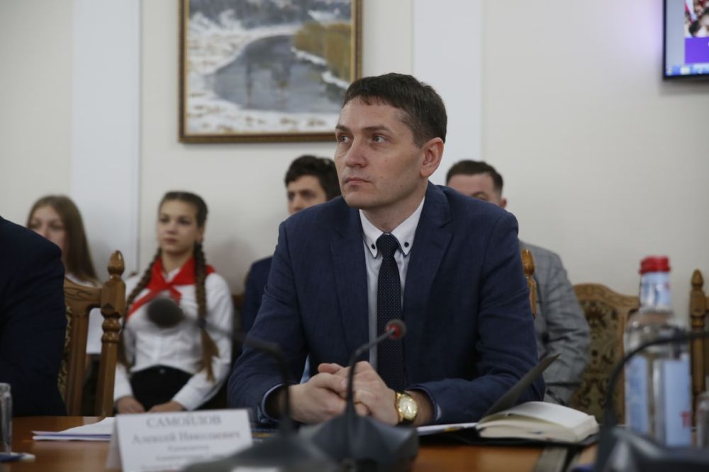 Новым руководителем администрации главы ЛНР назначен заместитель руководителя Алексей Самойлов, сообщает ТАСС со ссылкой на источника, близкого к администрации главы региона