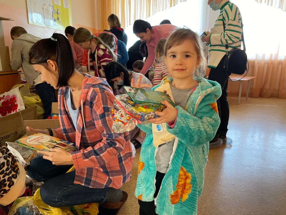 В медучреждения ЛНР передали подарки для детей в рамках акции «Коробка храбрости»