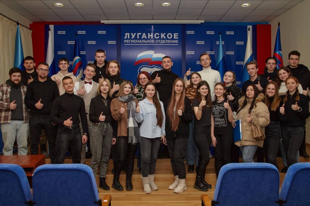 В Луганске состоялась встреча и.о. председателя Общественной организации «Молодая Гвардия» Михаила Голубовича с активной молодежью города Луганска