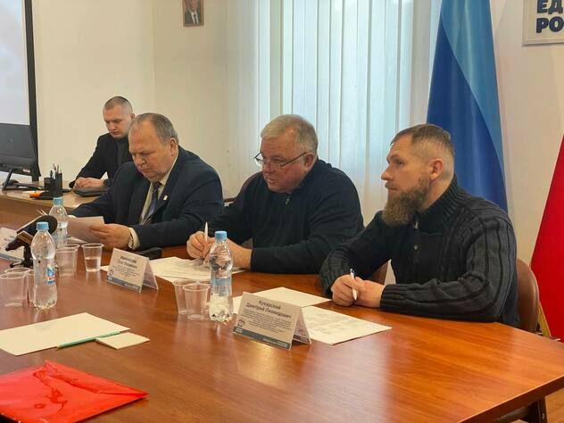 ДЕПУТАТ ГОСДУМЫ ОЛЕГ ИВАНИНСКИЙ ПРОВЕЛ В ЛУГАНСКЕ ПРИЕМ НАСЕЛЕНИЯ