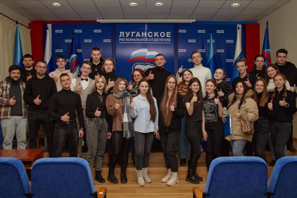 В Луганске состоялась встреча и.о. председателя Общественной организации «Молодая Гвардия» Михаила Голубовича с активной молодежью города Луганска