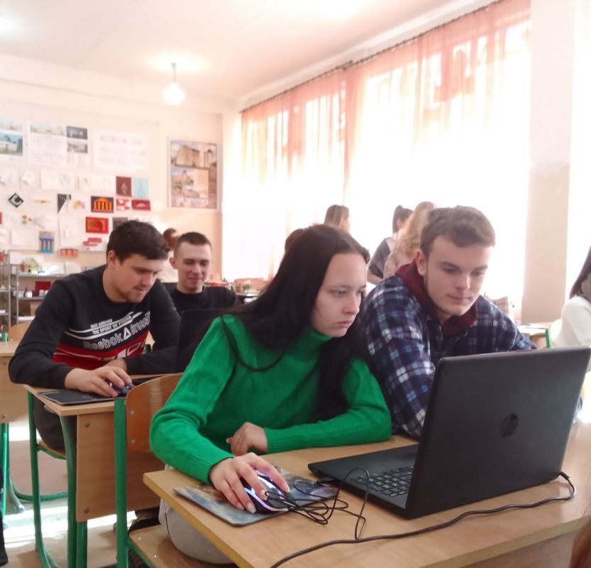 Будущие архитекторы принимают участие в разработке проекта реконструкции стадиона в Счастье