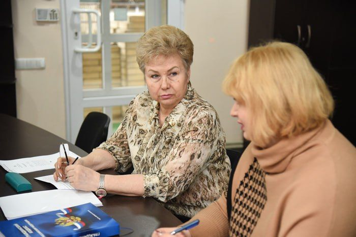 Представители Нотариальной палаты ЛНР обсудили с представителем ЛНР в Совете Федерации Ольгой Бас вопросы интеграции нотариатов Республики в российскую правовую систему, сообщ...