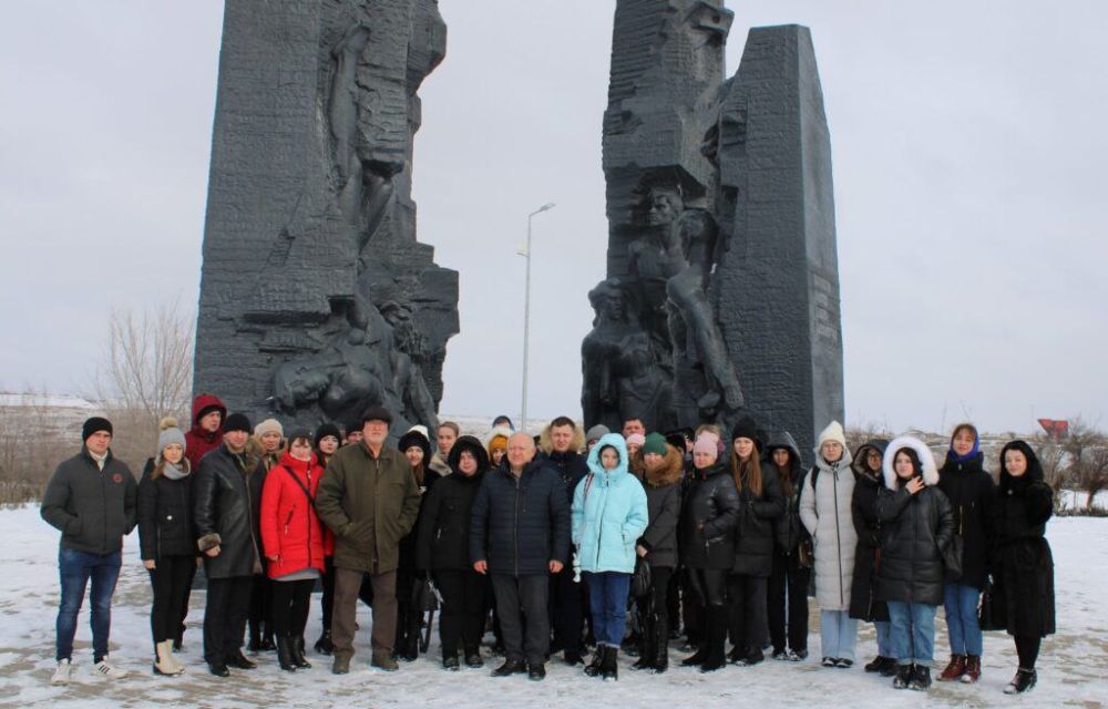 ������� "������ � ������ �����" � 80-����� ������������ �������� �� �������-���������� ����������� ������ � ����������