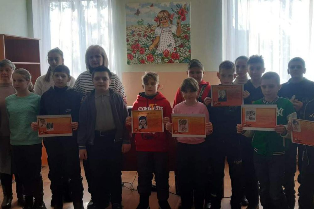 В Алмазной состоялся урок патриотического воспитания, посвященный Дню памяти юного героя-антифашиста