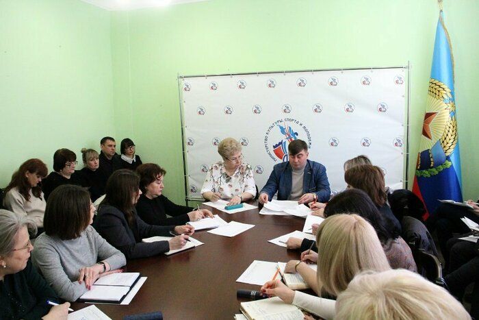 СЕНАТОР И МИНИСТР ПРЕЗЕНТОВАЛИ ПРЕДСТАВИТЕЛЯМ РЕГИОНОВ ЛНР НАПРАВЛЕНИЯ НАЦПРОЕКТА "КУЛЬТУРА"