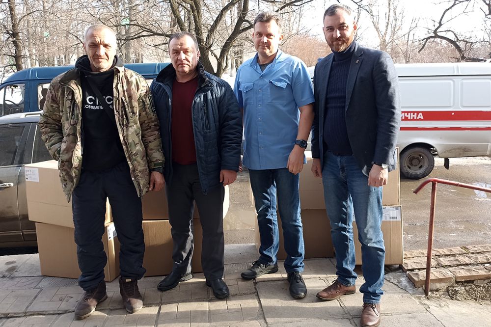 Члены Президиума политического совета Луганского регионального отделения партии «Единая Россия» передали помощь медучреждениям ЛНР
