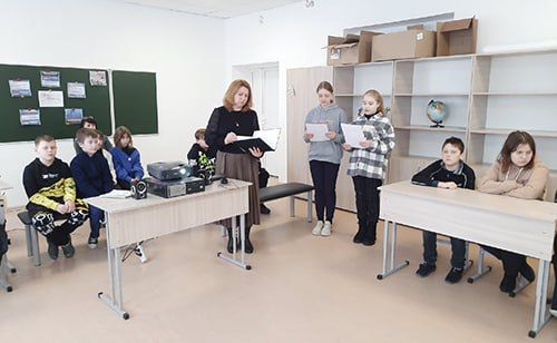 В Картушинской основной школе прошло мероприятие «Счастье – видеть небо голубое», посвященное 80-летию освобождения Ворошиловграда от немецко-фашистских захватчиков