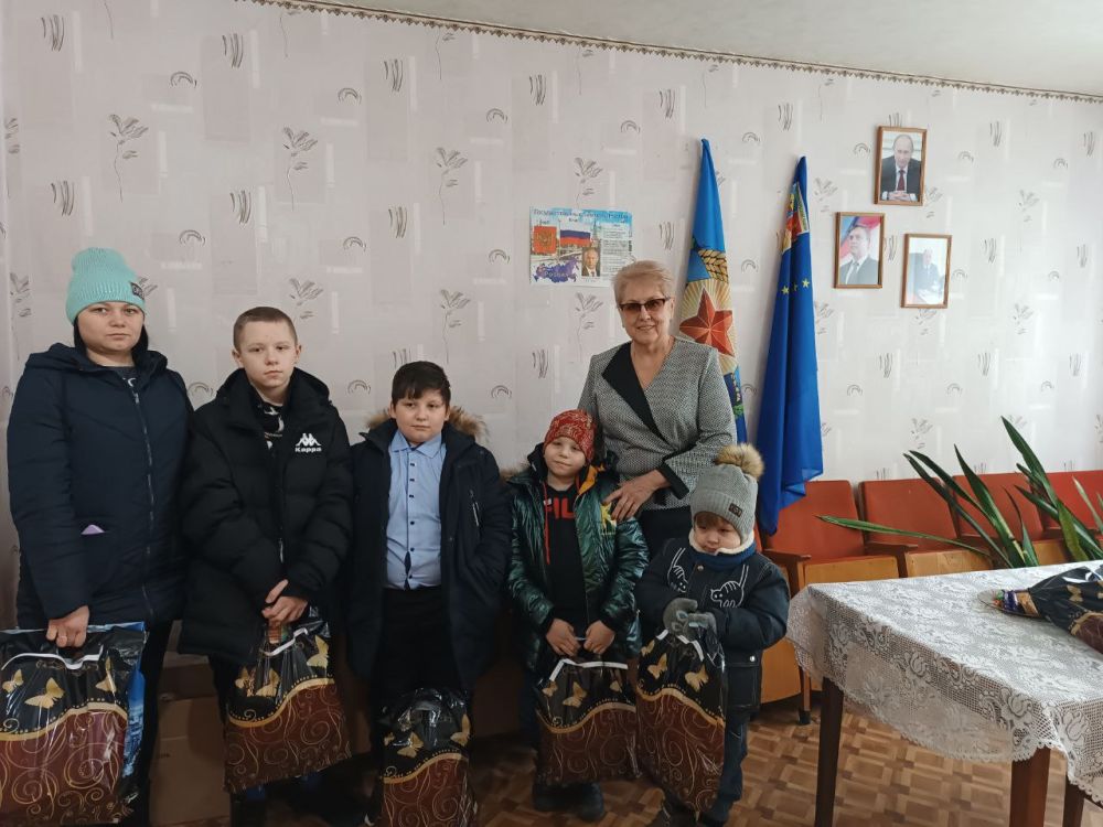 СОВЕТ ЖЕНЩИН ПРИ АДМИНИСТРАЦИИ ПОЗДРАВИЛ С ДНЕМ ЗАЩИТНИКА ОТЕЧЕСТВА СЫНОВЕЙ УЧАСТНИКОВ СВО