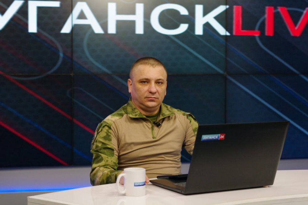 Военный эксперт Андрей Марочко в эфире проекта «Луганск LIVE» на телеканале «Луганск 24» рассказал о потерях ВСУ под Артёмовском:
