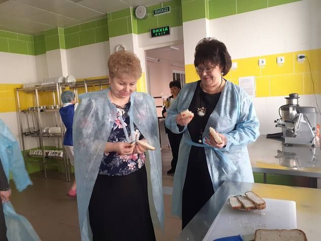 Представитель ЛНР в Совете Федерации РФ Ольга Бас в ходе рабочей поездки в Новоайдарский район обсудила с главой районной администрации Мариной Филипповой вопросы организации школьного питания — пресс-служба администрации района