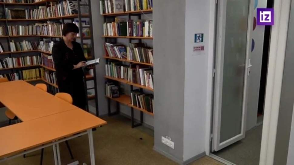 В библиотеке города Счастье нашли детские книги с Бандерой в образе героя