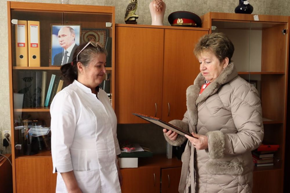 Роддом Стаханова принимает поздравления