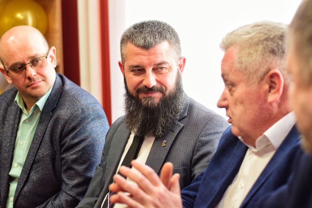 И.о. главы Администрации Меловского района Олег Савченко назвал событие знаковым и поблагодарил воронежских коллег за создание площадки развития общественных инициатив