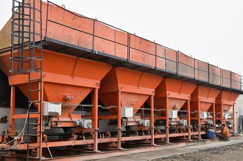 Асфальтобетонный завод в Лутугинском районе произвел первую партию смеси