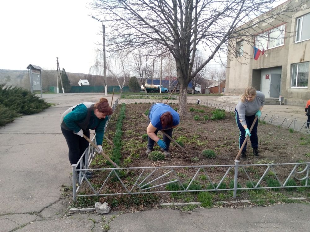 В ГОРОДЕ МИУСИНСК ВЫПОЛНЯЮТСЯ РАБОТЫ ПО БЛАГОУСТРОЙСТВУ ТЕРРИТОРИИ