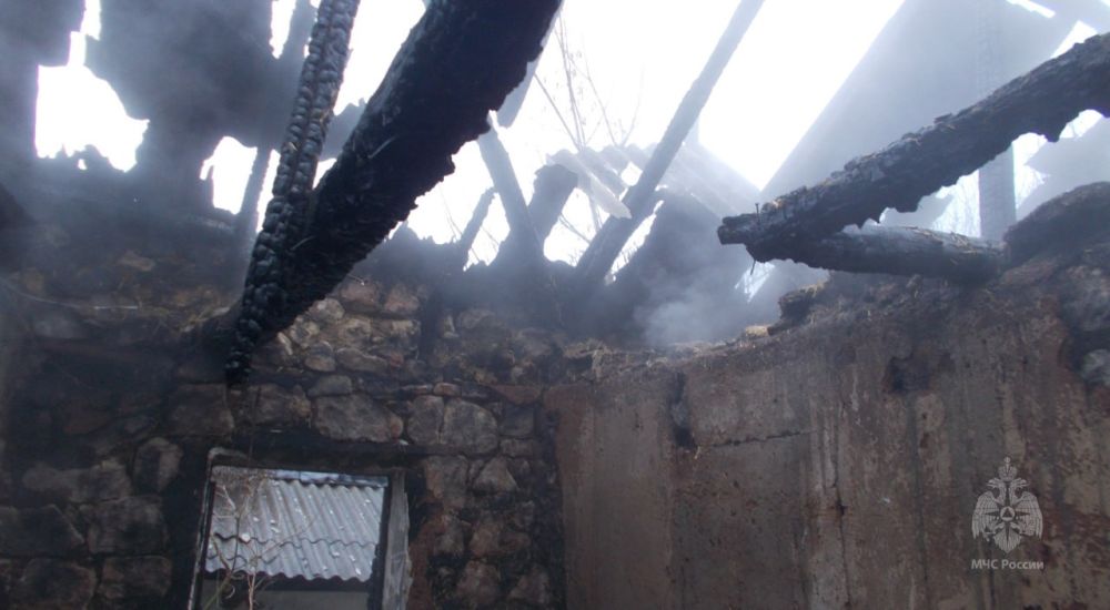 Славяносербские спасатели ликвидировали пожар в г. Зимогорье