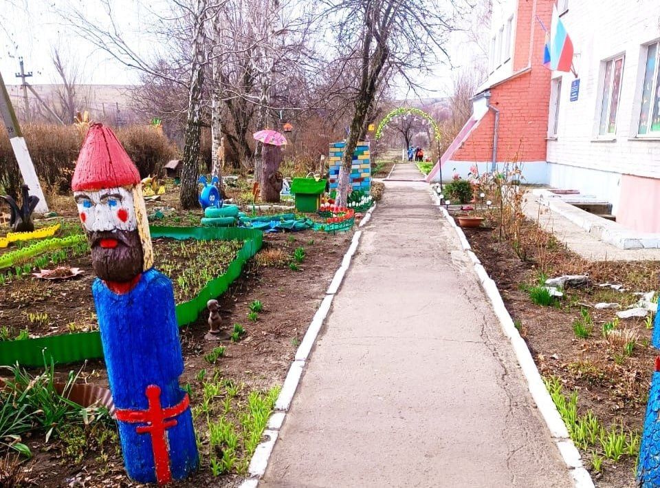 СОТРУДНИКИ МИУСИНСКОГО ЯСЛИ-САД №69 «КОЛОСОК» ПРИНЯЛИ УЧАСТИЕ В БЛАГОУСТРОЙСТВЕ ТЕРРИТОРИИ