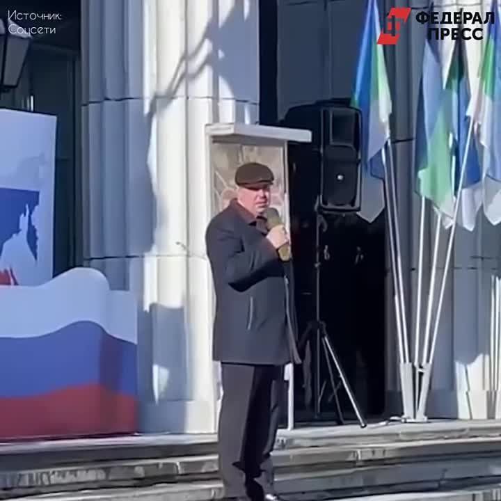 О своем решении служить по контракту в зоне спецоперации глава Воркуты рассказал во время митинга в поддержку специальной военной операции, который сейчас проходит в Заполярье