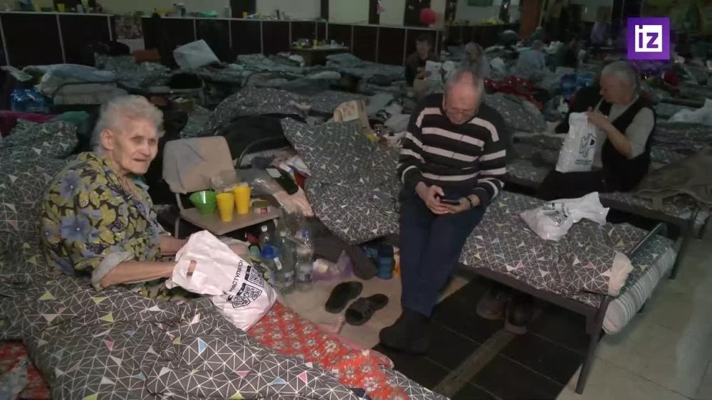 Корреспондент "Известий" Егор Кильдибеков побывал в пункте временного размещения беженцев в Первомайске