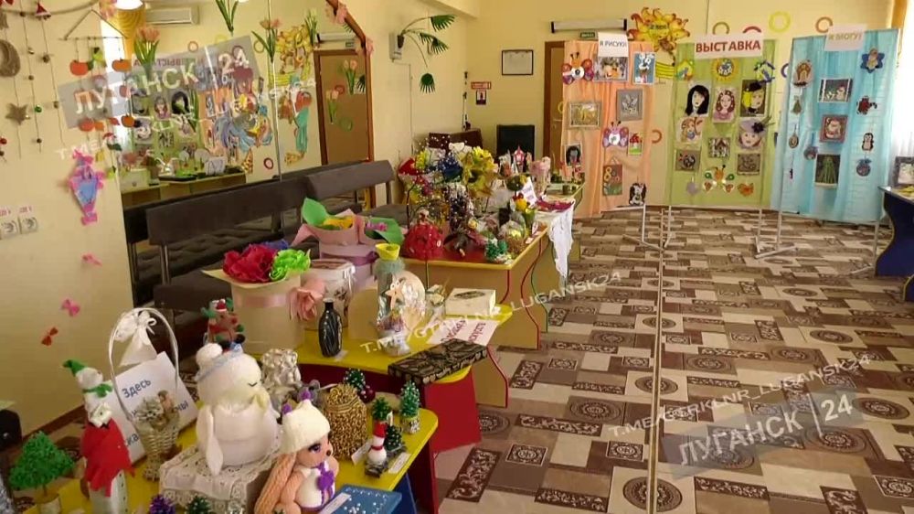 В Луганском Республиканском центре социальной реабилитации детей-инвалидов «Возрождение» прошла выставка под названием «Я могу! Я рисую!»