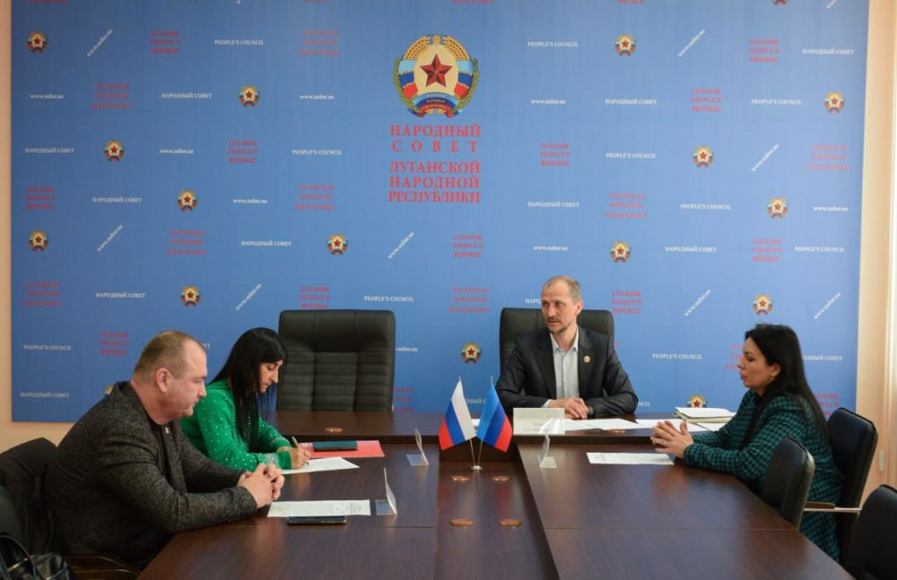 В Комитете Народного Совета ЛНР по вопросам государственной безопасности и обороны, работы правоохранительных органов и судебной системы, законности, защиты прав и свобод человека и гражданина обсудили ряд проектов федеральных законов