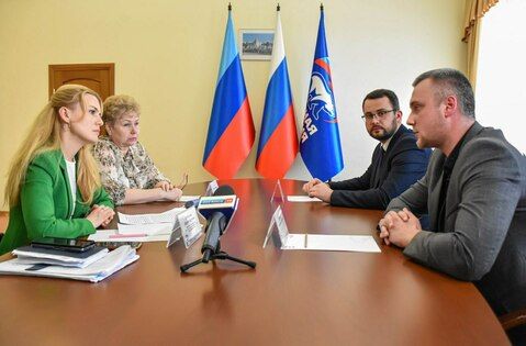 Сенаторы от ЛНР на встрече с молодыми законодателями обсудили работу с жителями Республики