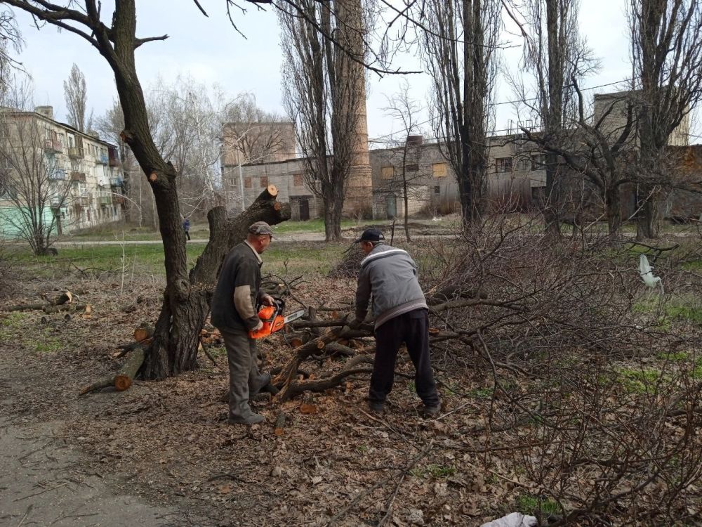 Сергей Колягин: После сильного снегопада в городе Горское, как и в других населенных пунктах, которые административно подчинены городу Первомайску, возникла необходимость в уборке поваленных деревьев