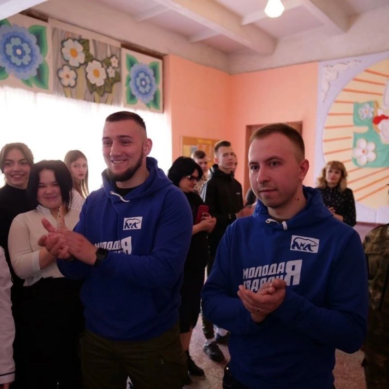 Сегодняшний день в Антрацитовской средней школе № 3 начался с общешкольной линейки, в которой приняли участие заместитель...