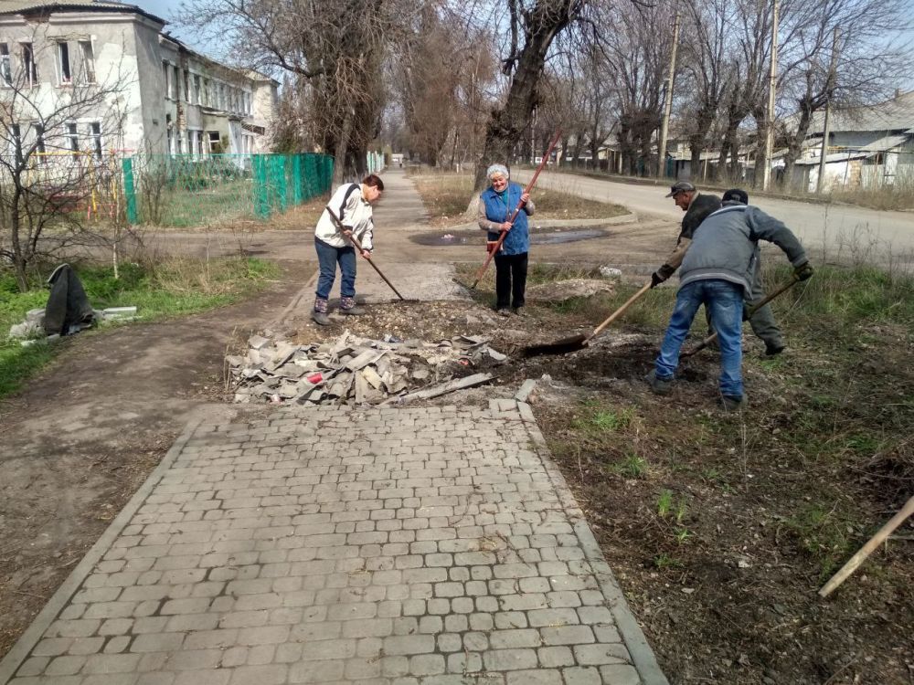 Сергей Колягин: Волонтеры-активисты из города Горское проявили инициативу и, не дожидаясь объявления официального субботника, самоорганизовались и провели ряд мероприятий по благоустройству своего родного города