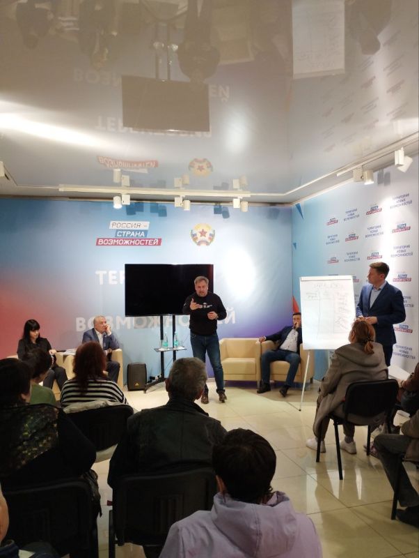 Светлана Хворостян: В Луганске при поддержке представительства в ЛНР президентской платформы "Россия- страна возможностей" прошла лекция для председателей ОСМД (ТСЖ) на тему проведения общих собраний